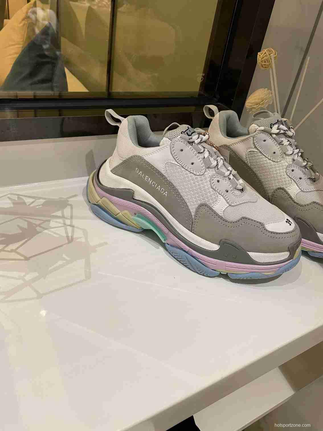 Men/Women Balenciaga Triple S Sneaker Grey Item Ab5580330