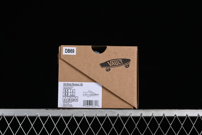 Vans Old Skool Reissue 136 Low-Top Skate Shoes with Detachable Cushioned Insole - VN000MT6KIG