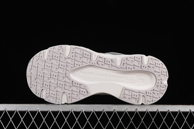 New York Yankees MLB ACE Runner Lightweight Casual Sneakers - 3ARNACE4N50IVS