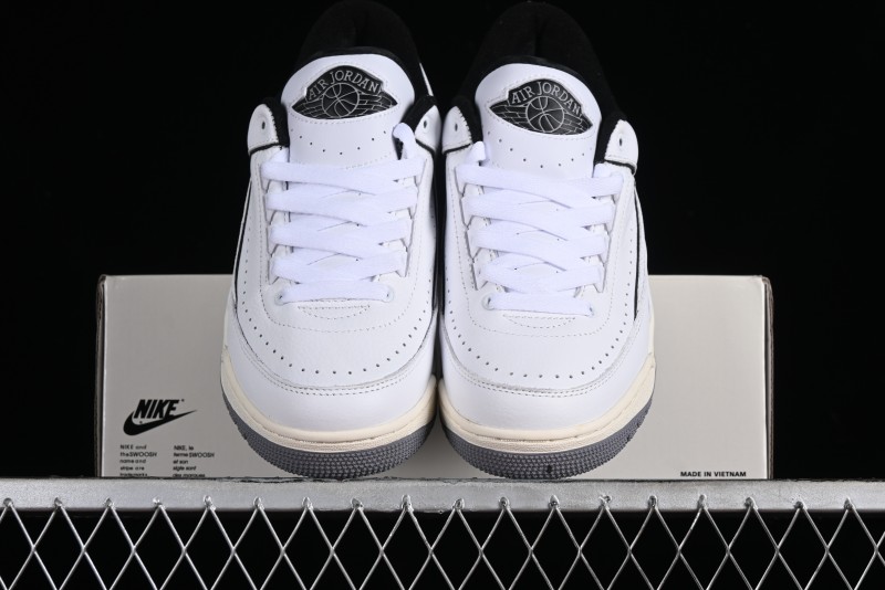 Nike Air Jordan 2/3 Retro Low-Top Basketball Shoes in White/Black - FD0383-100