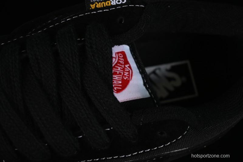 Vans Knu Skool Low Top Retro Casual Vulcanized Slip-On Shoes in Black - VN000CRPBMA