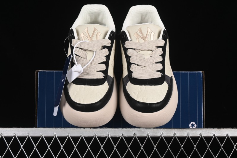 MLB Chunky Classic Base New York Yankees Lightweight Platform Casual Sneakers - 3ASXBMN4N50BKS