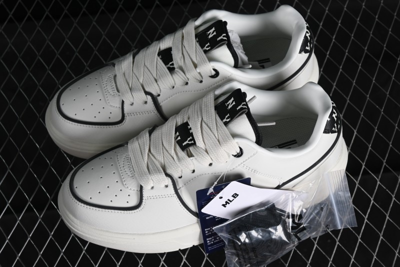 MLB Chunky Liner Basic New York Yankees Thick Sole Casual Sneakers with 6cm Height Increase - 3ASXCLR3N50WHS