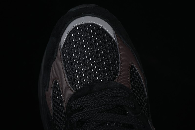 New Balance 2010 Series Retro Casual Running Shoes with Soft Suede and Nylon Mesh - M2010RN