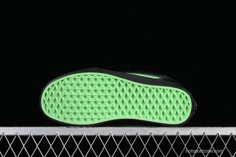 Vans Classics Knu Skool Retro Sneakers with Thickened Tongue and Enlarged Toe - VN0009QCSWE