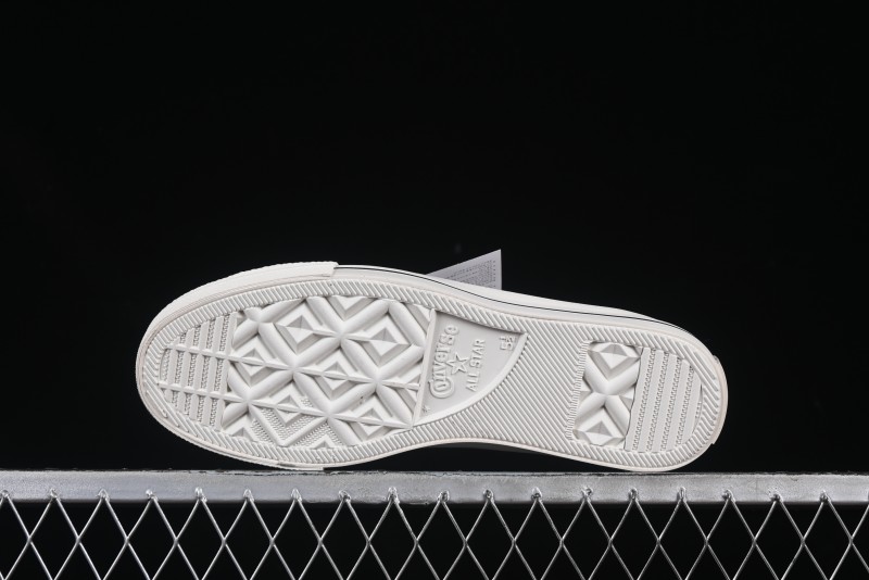 Converse Chuck 70 High Top Sneakers with Star Patch and Thick Sole - 581672C