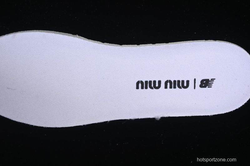 New Balance 530 Metallic Silver Sneakers – Stylish & Sporty Design