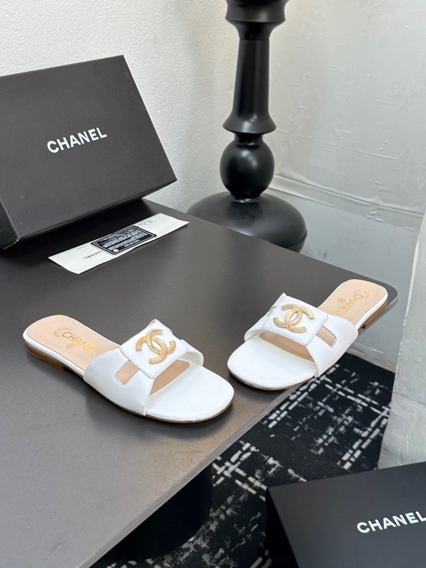 2025 Women Chanel White Leather Slippers