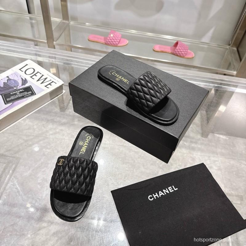 2025 Slippers Chanel Black Quilted Leather Slippers