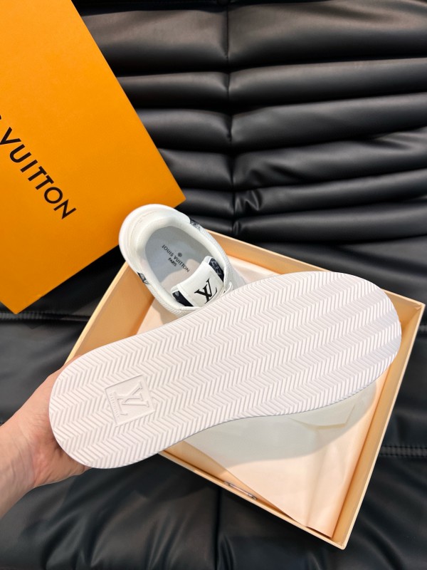 2024 Men Louis Vuitton White Leather Sneakers MJ00400