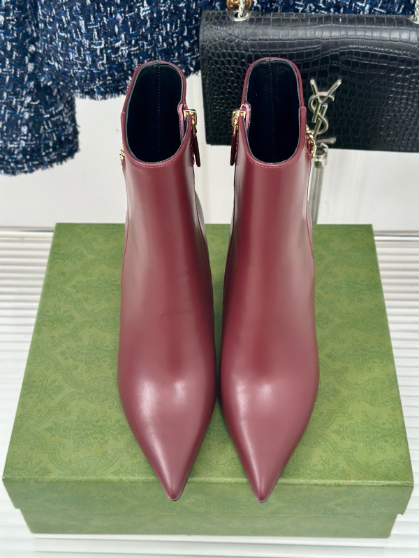 2024 Women Gucci burgundy leather ankle boots chain detail MJ00410