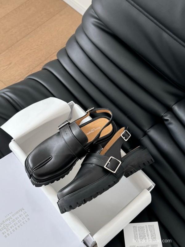 2025 Women MM6 Black Leather Sandals Tabi KFY00310