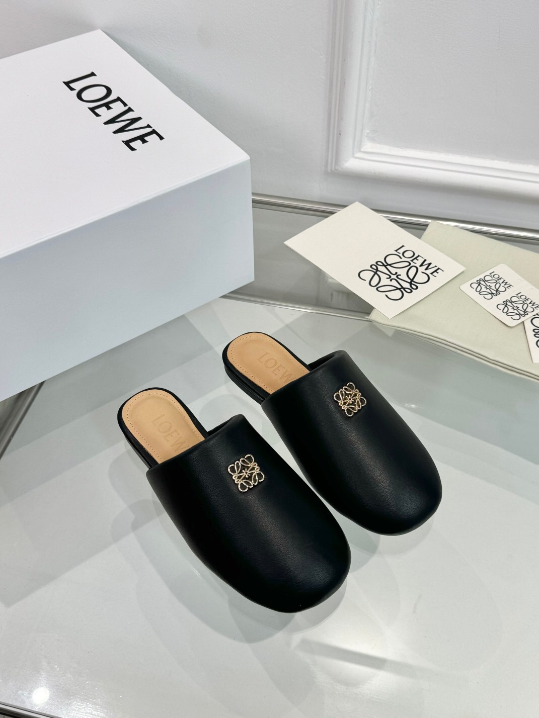 2025 Women Loewe Black Leather Slippers LY00270