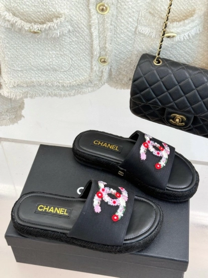 2025 Slippers Chanel Black Embroidered Fabric Slippers
