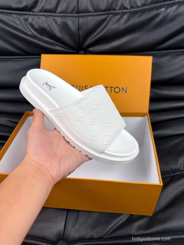 2025 Unisex Louis Vuitton White Leather Slippers AS00170