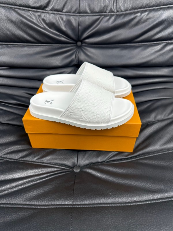 2025 Unisex Louis Vuitton White Leather Slippers AS00170