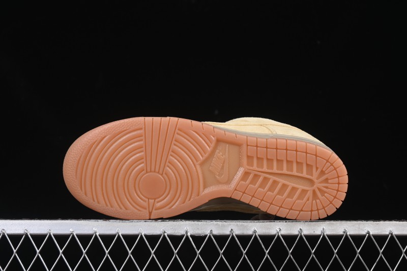Nike SB Dunk Low Pro Skateboarding Shoes with Parachute Beige Design - HJ0367-200