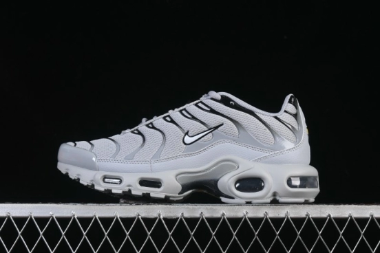 Nike Air Max Plus Retro Running Shoes with Air Cushion Technology - 852630-021