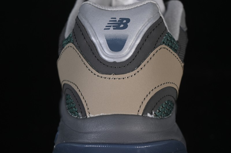 New Balance 2010 Series Retro Casual Running Shoes with Suede and Mesh Upper - U2010AGY