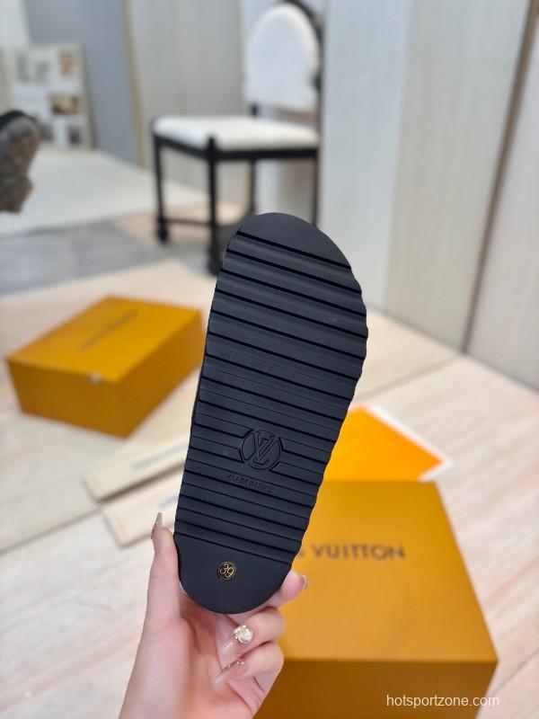 Louis Vuitton 2025 SS Monogram Sandals Couple Edition - KFY00280