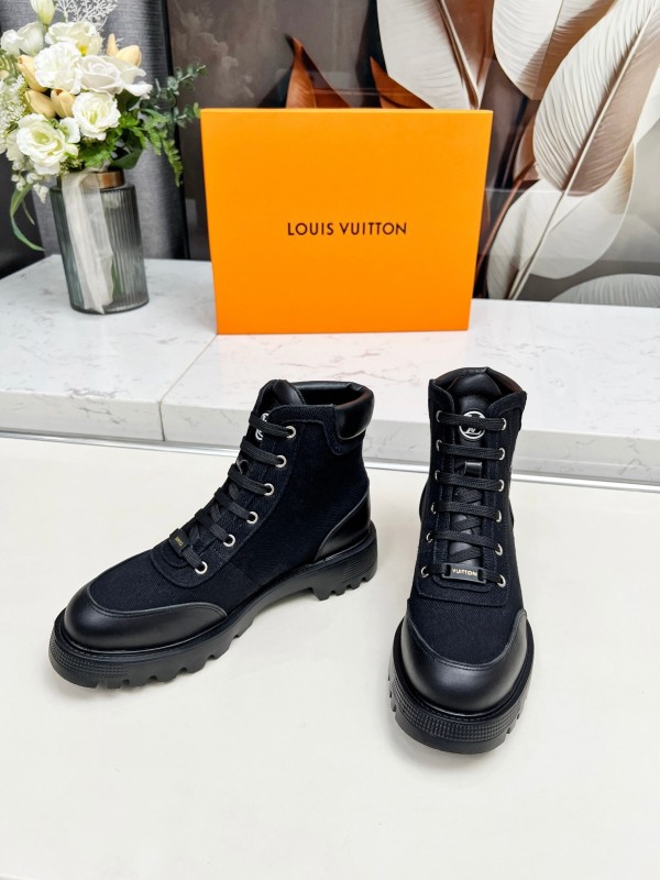 Louis Vuitton Territory Flat Boots with LV Circle Logo and Rubber Outsole - LY00310