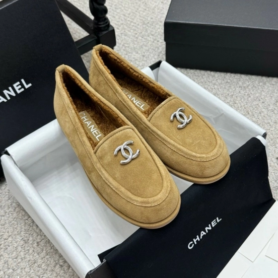 Chanel 2025 SS Teddy Fur Loafers with Double C Logo - KFY00300