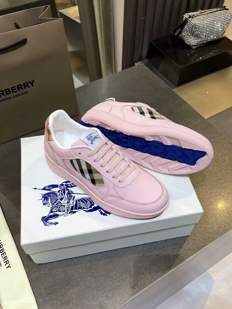 Burberry 2025/SS Italian-Made Sneakers with Equestrian Knight Design Label - KFY00300