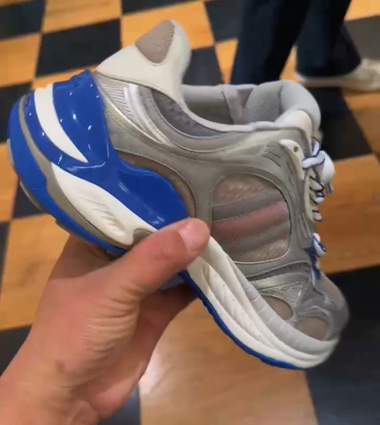 Gucci 2.0 Sneakers with Reflective Stripes and Retro Design - AS00450