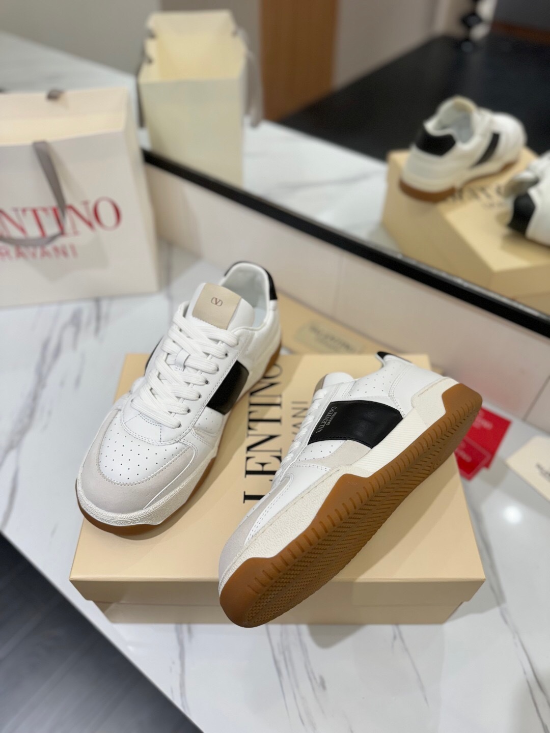 VALENTINO 2025 SS Casual Sneakers with Large V Hook-and-Loop Closure - AS00370