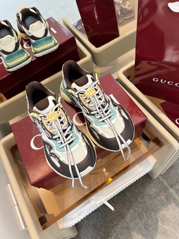Gucci 2025 SS Collection 2.0 Sneakers with Reflective Stripes and Retro Design - AS00450