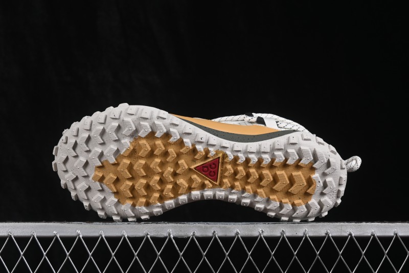 Nike ACG Mountain Fly Low GTX SE Hiking and Outdoor Cross-Training Shoes with GORE-TEX Waterproofing - IQ9789-062