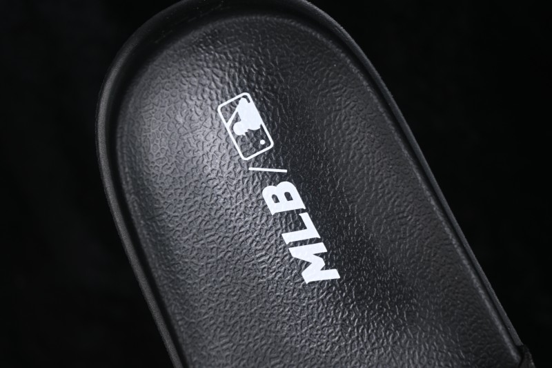 New Era MLB Chunky Mound Basic New York Yankees Summer Casual Slides - 3ALPCMM4N50BKS