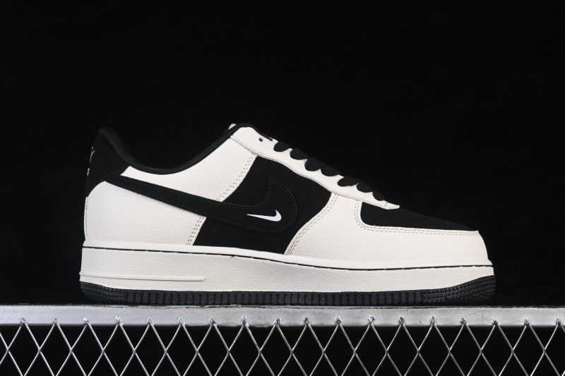 Nike Air Force 1 '07 Low Basketball Shoes with Black and White Contrast Design - BK1916-005