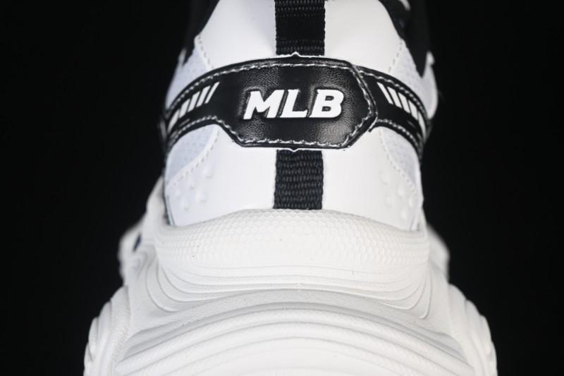 New York MLB Winner Chunky DT Running Shoes with Elevated Sole - 3ASHWC36N50WHS