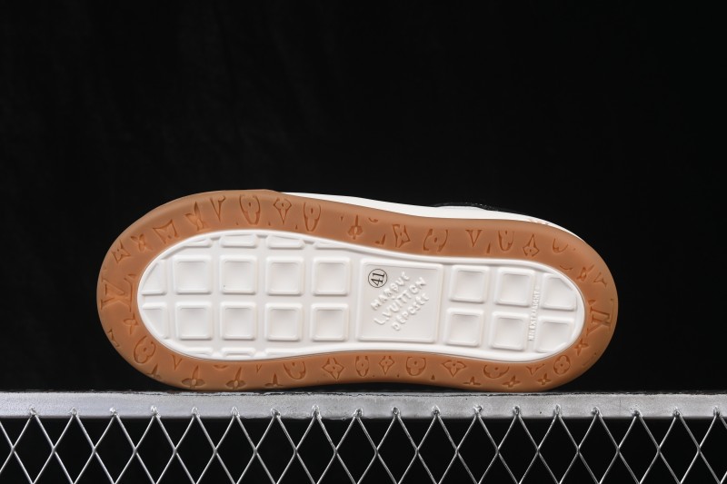 Louis Vuitton Tilted Sneakers Classic 2026SS Low-Top Casual Shoes in Smooth Calfskin Leather with Vuitton Branding - T.E5