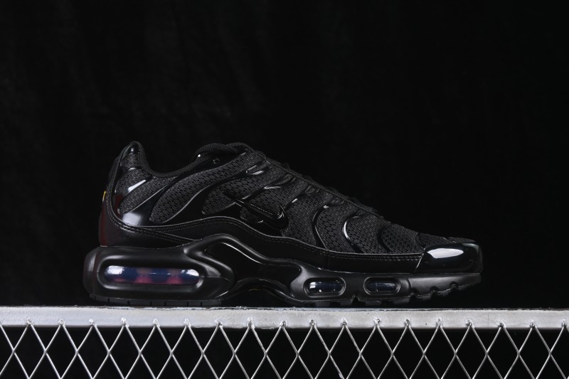 Nike Air Max Plus Retro Running Shoes with Tuned Air Cushioning - 604133-050
