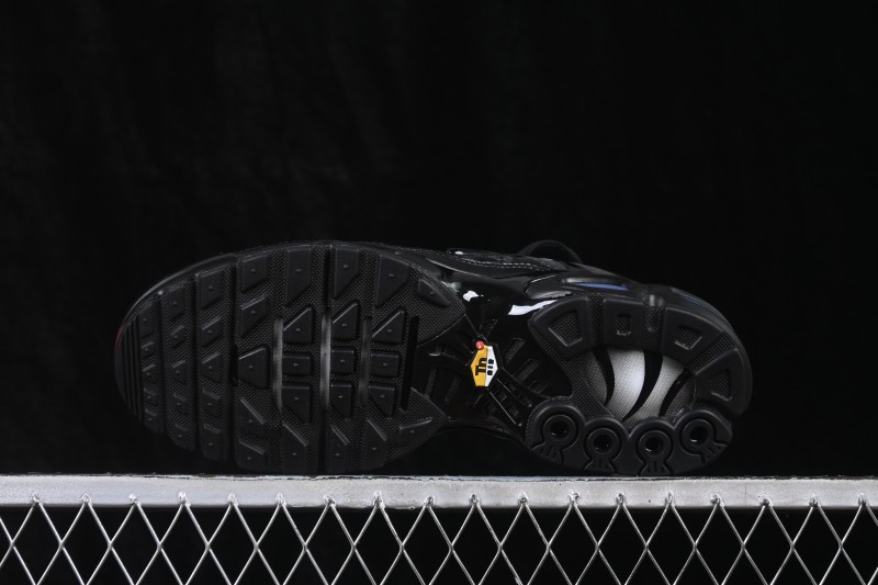 Nike Air Max Plus Retro Running Shoes with Tuned Air Cushioning - 604133-050