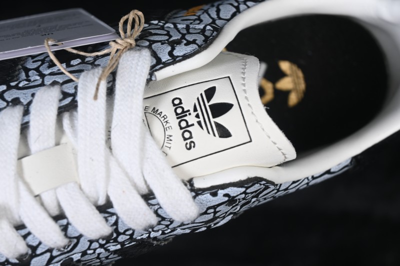 Adidas Samba OG Classic Skateboarding Sneakers with Reinforced Suede Upper - JQ8742