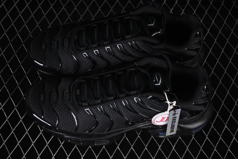Nike Air Max Plus Retro Running Shoes with Tuned Air Cushioning - 604133-050