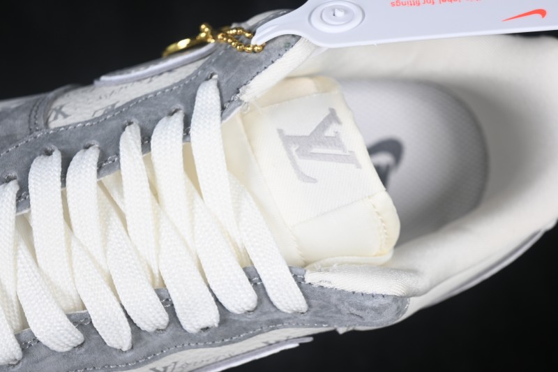 Nike Air Force 1 '07 Low Collaboration Skateboarding Shoes with Full-Length Air Sole - WY0655-120