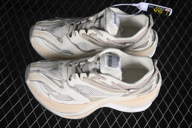 Balenciaga Jet Embossed Logo Round-Toe Thick-Sole Low-Top Dad Sneakers - WMRTN9191