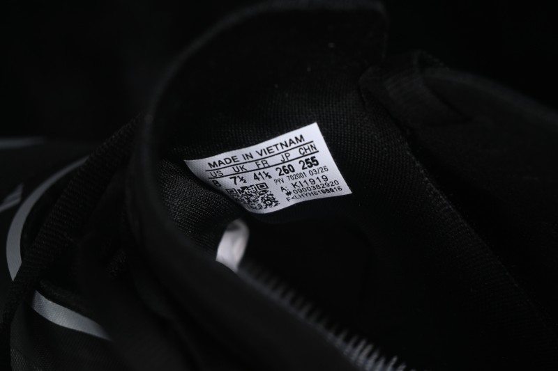 Adidas HyperBoost Edge M KI1919 Running Shoes with Breathable Boost Cushioning